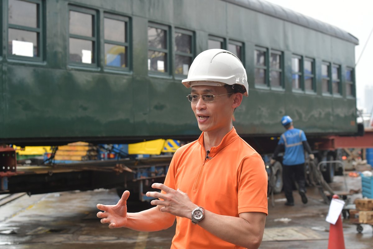 仔細規劃:  文物修復辦事處館長謝志遠指，火車卡體型龐大，部門擬訂運送方案時已考慮所經路段是否足以容納它，並進行風險評估。