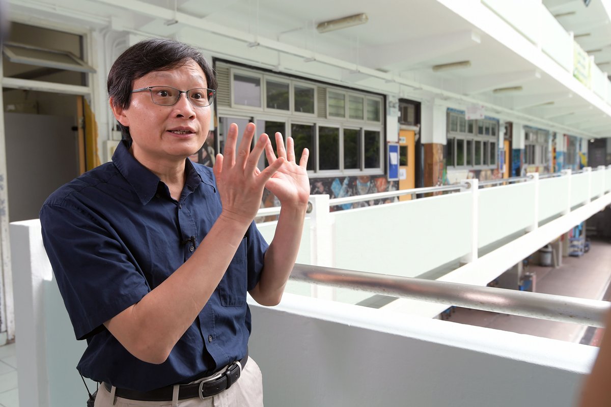 革新創優:  長沙灣天主教英文中學校長潘盛楷說，校方可藉政府資助購買軟件、硬件等，豐富教學資源，讓學生發揮創意，將不可能變為可能。