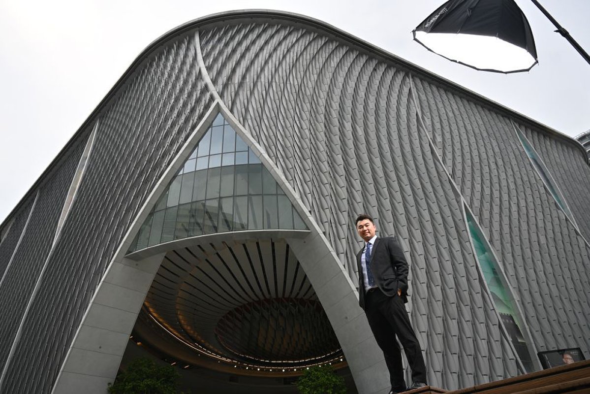 顯示成就:  建造業傑出青年選舉（設計及管理組別）得獎者黃偉倫現職高級項目經理。Michael早前帶領逾百人團隊完成西九文化區大型工程---戲曲中心項目。