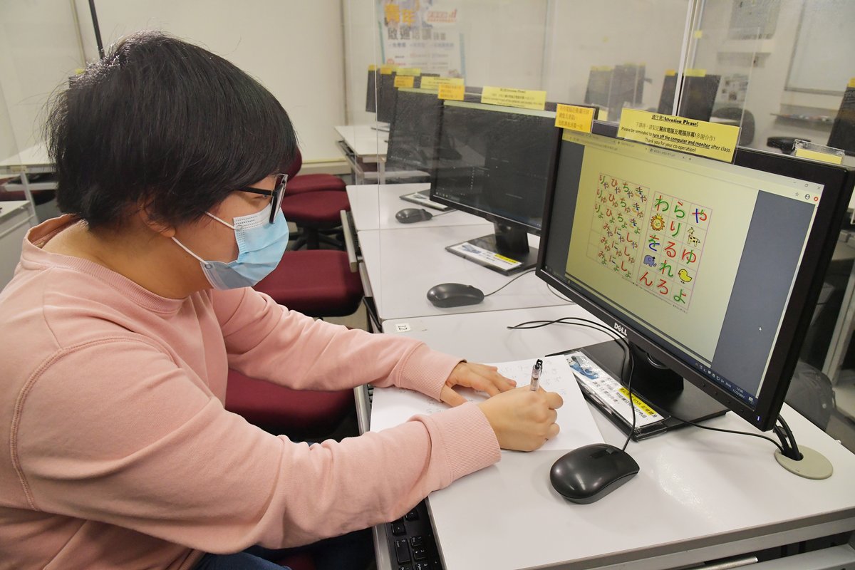 打好基礎:  青年啟迪培訓證書課程的選修單元包括日本、韓國溝通文化，學員可從中學習基礎日語、韓語溝通技巧。