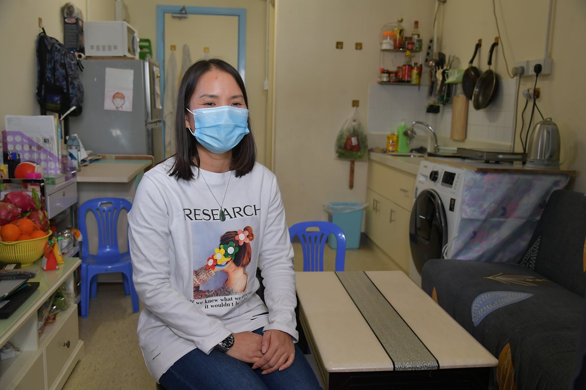 心感欣慰:  新居寬敞，石女士指兒子活動空間增多，更可到籃球場打球，脾氣改善不少，一家關係更為融洽。