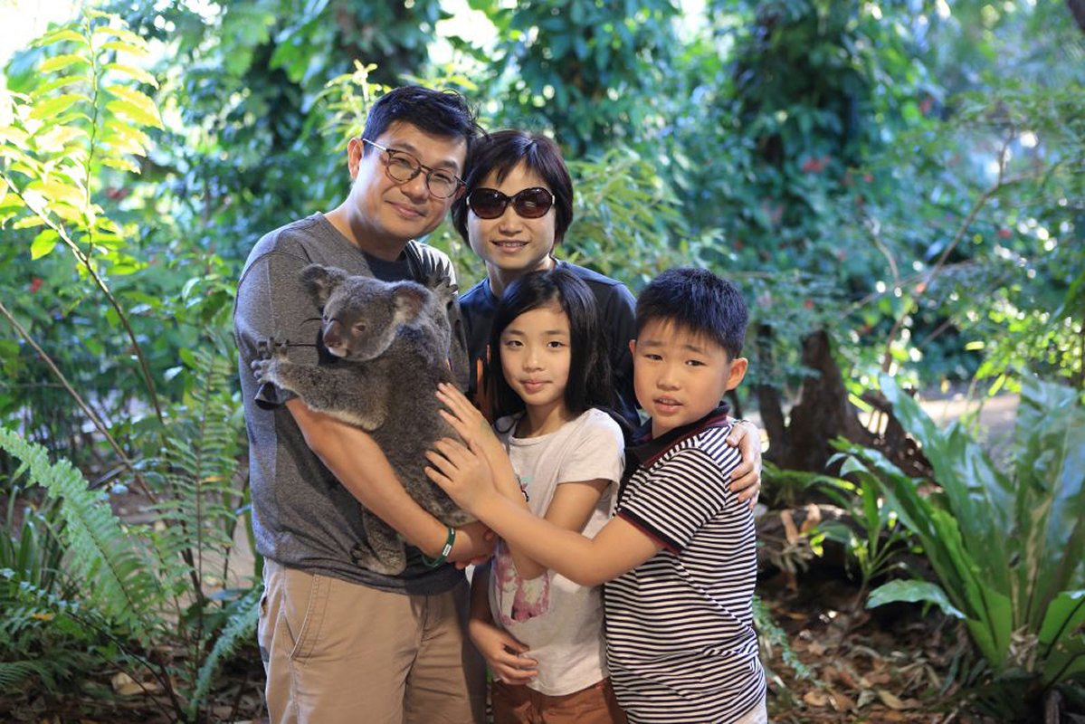 慈母:  以往每逢假期，劉佩玲都會與家人外遊，爭取時間與子女相處。