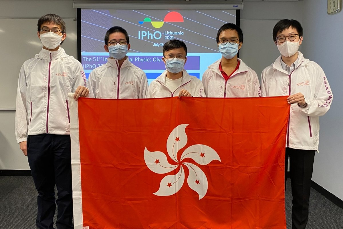 為港爭光:  （左起）梁振鋒、劉思進、蔡蔚正、陳子峻和鄭逸朗在第51屆國際物理奧林匹克表現卓越。