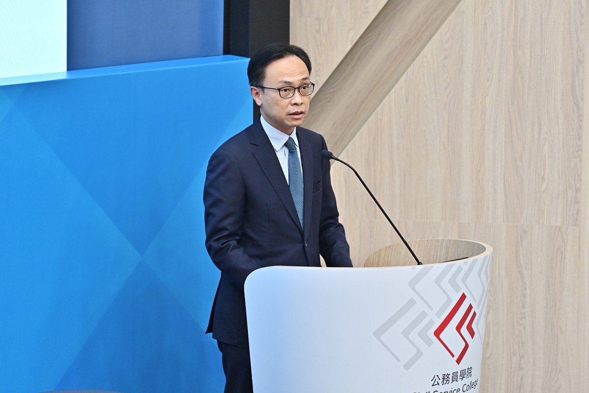 勸勉:  聶德權致辭時說，公務員作為政府骨幹，必須持續學習，與時並進。