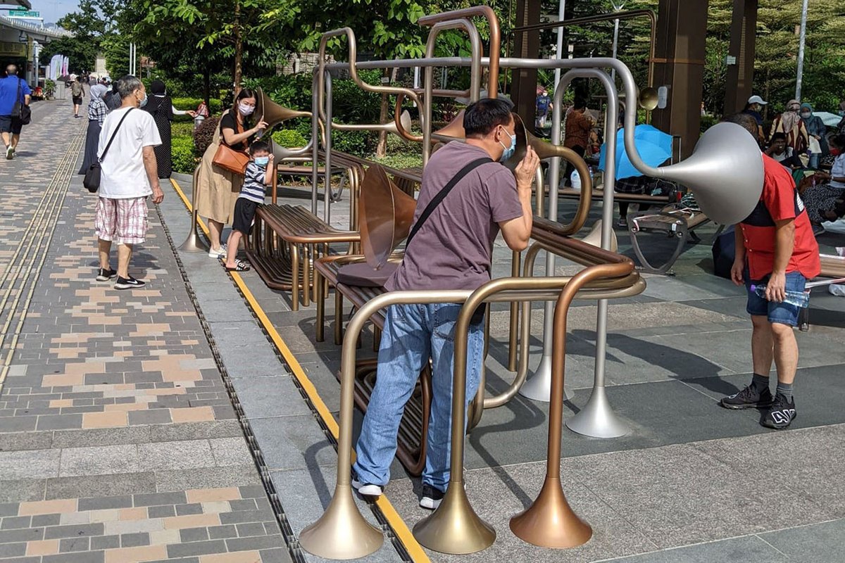 倍添活力:  獲市區更新基金資助的「路過北角」項目把具地區特色的藝術裝置設於北角海濱長廊，既活化公共空間，也展現北角獨特魅力。