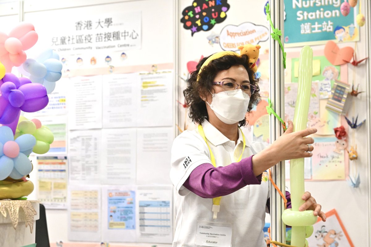 悉心打扮:  護士當值時會戴上可愛頭飾，令兒童感到容易親近。
