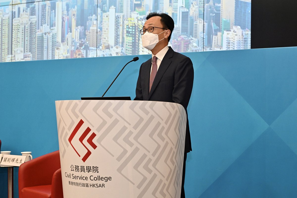 配合施政:  聶德權在座談會上致辭，勉勵公務員擴闊視野，提升領導和管理能力。
