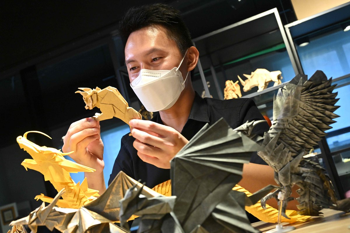 愛不釋手:  陳柏熹12歲時乍見日本摺紙大師的作品，讓他大開眼界，更開展了他的摺紙人生。