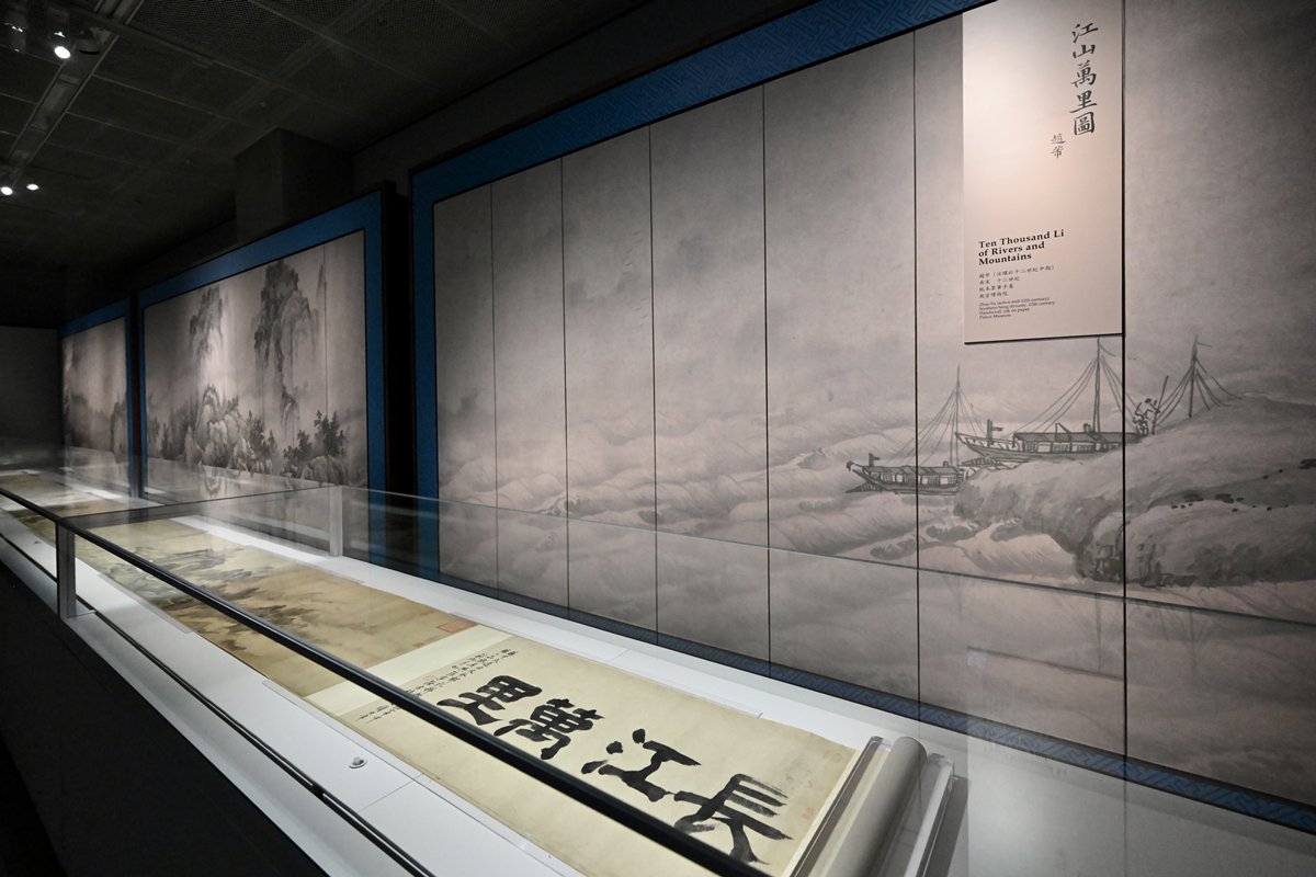珍而重之:  不同文物對溫度、濕度和光度各有要求，館方動用頂級展櫃保護，力求萬無一失。