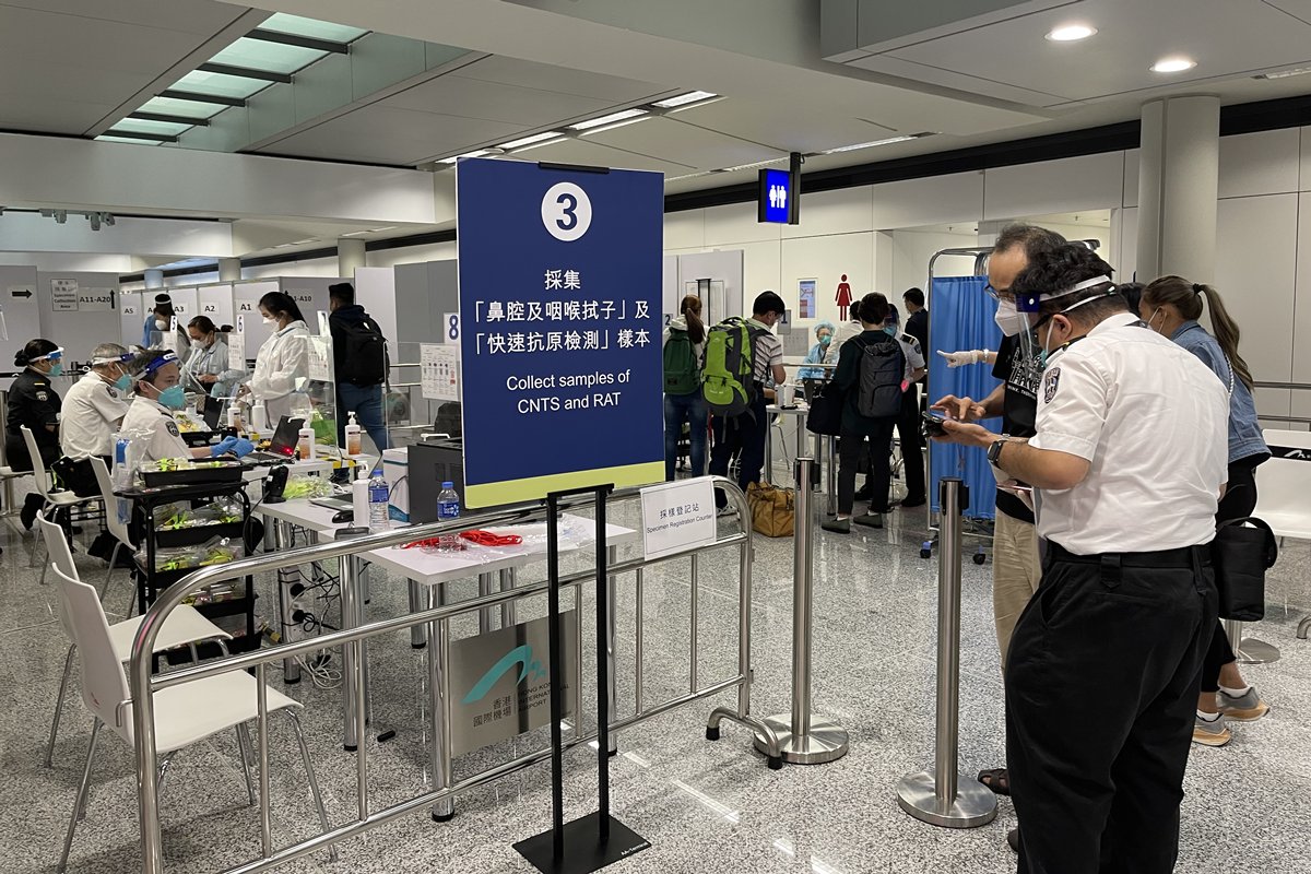 完善流程:  機場設有核酸檢測及快速抗原檢測採樣站，便利抵港人士落機後循精簡的流程接受新冠病毒測試，節省時間。