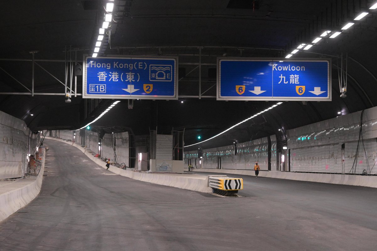 直達港島:  將藍隧道通車後，駕駛者可從將藍隧道單線分支隧道，經東區海底隧道到港島。