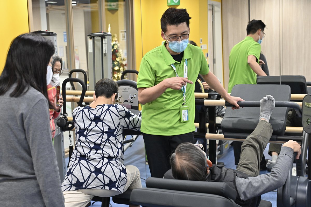 健康拍檔:  地區康健中心或地區康健站有由護士、物理治療師、職業治療師等專職醫療人員組成的跨專業團隊，為市民提供適切服務。