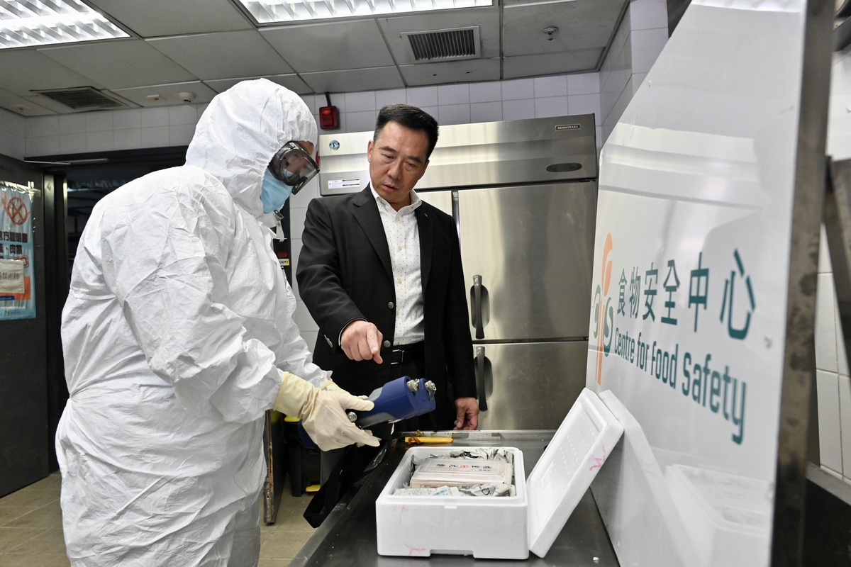清關程序:  梁智輝指，如食物樣本合格便會獲發貨物放行紙，否則交由政府化驗所進一步檢測。 