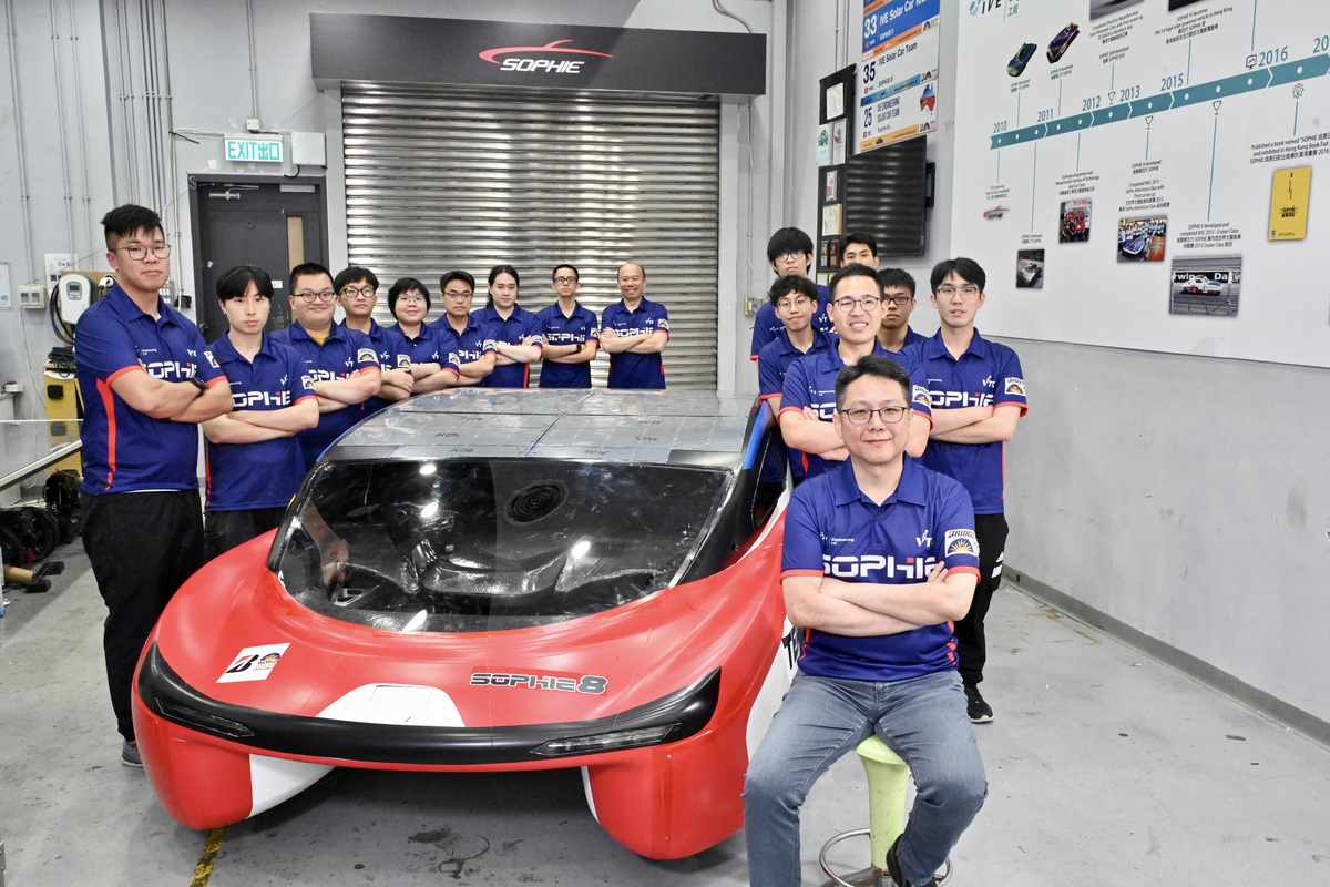 合作無間:  車隊成員將要在高溫下作賽，考驗體能之餘，更講求團隊精神。