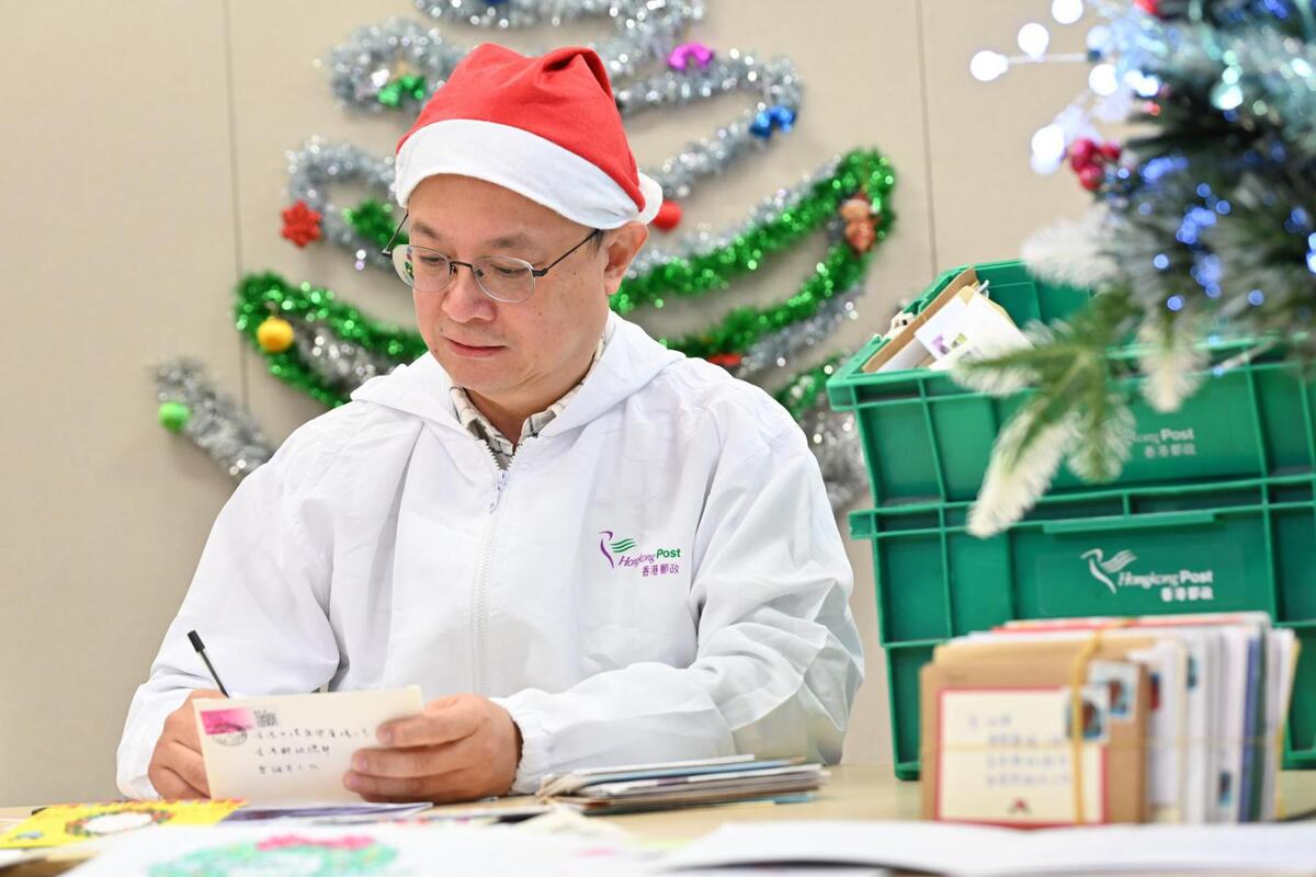 期待:  劉嘉紹以聖誕老人身分回信超過十年，每年都期待12月到來。