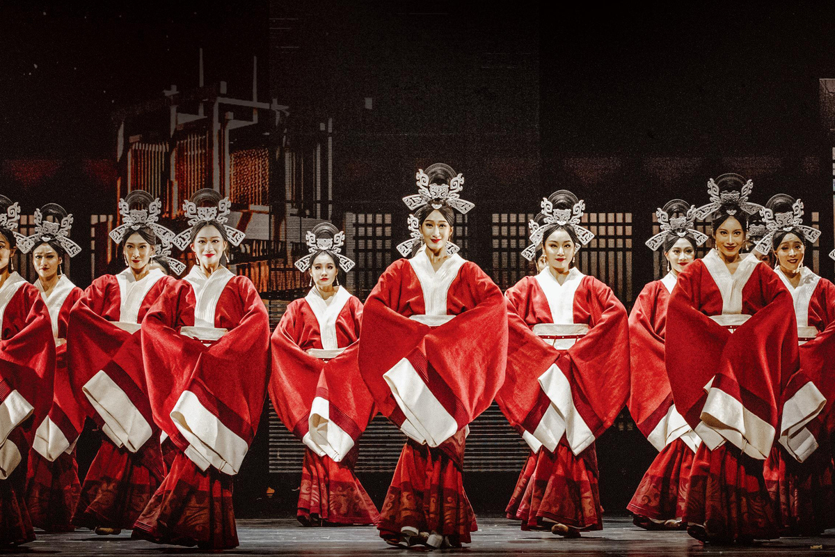 隆重呈獻:  中華文化節開幕節目為北京歌劇舞劇院呈獻的舞劇《五星出東方》。