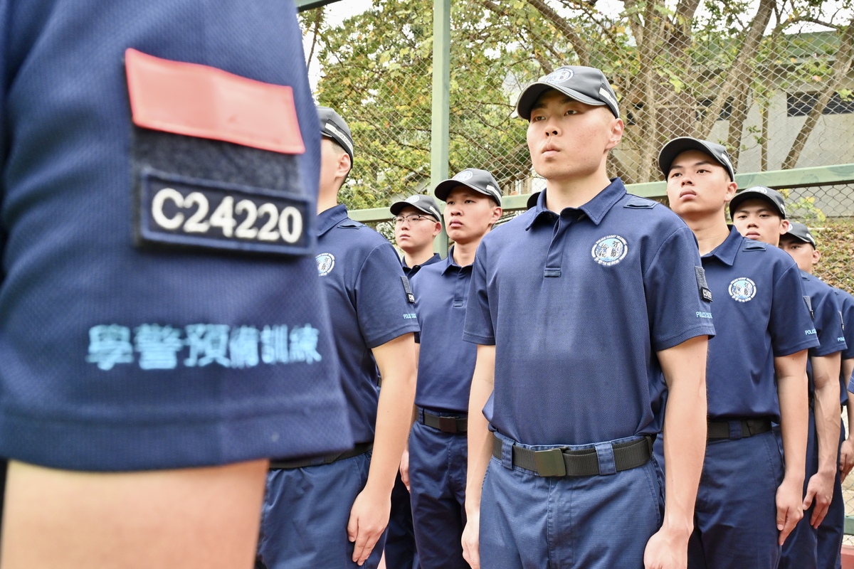 獲益匪淺:  朴慧遵（前排右）認為預備課程內容對將來工作和生活皆有裨益。