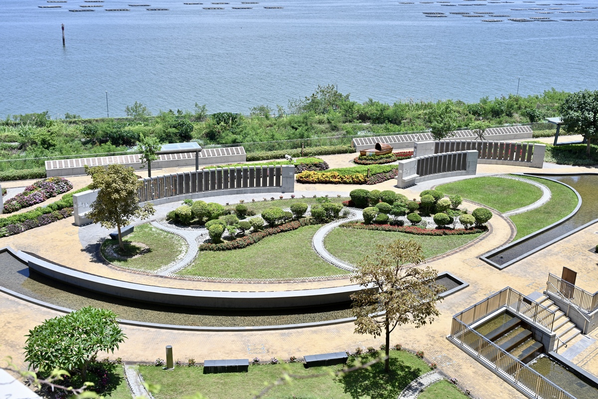 無盡思念:  食環署轄下有13個紀念花園，屯門曾咀紀念花園是全港最大。