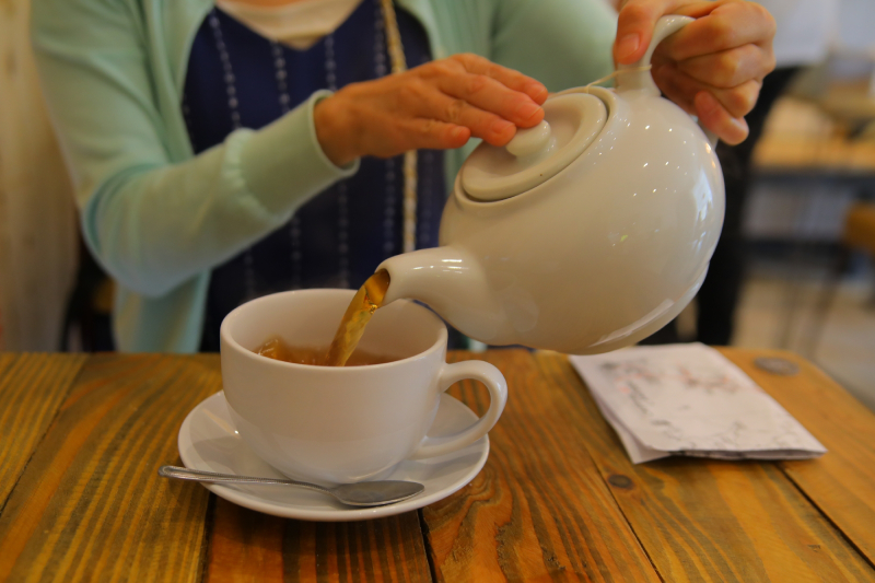 泡茶學問｜研究：茶包在高溫下釋放百億微塑膠粒 專家教你點沖茶最安全