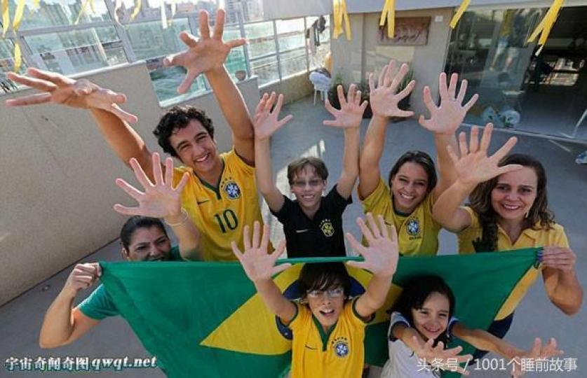 巴西一個家族,大部分
成員雙手都是6隻手指
並引以爲上天的祝福...
