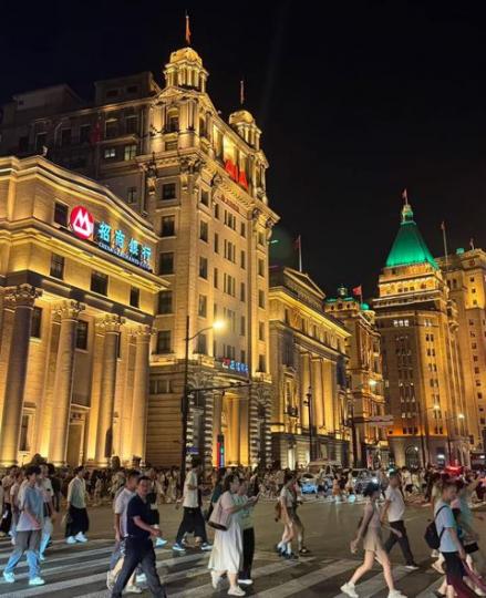 上海，這座繁榮的城市......