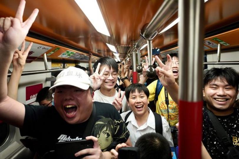 港鐵復古主題列車22日下午彩虹站開出...