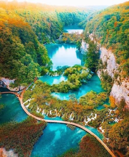 十六湖國家公園位於克羅埃西亞...
