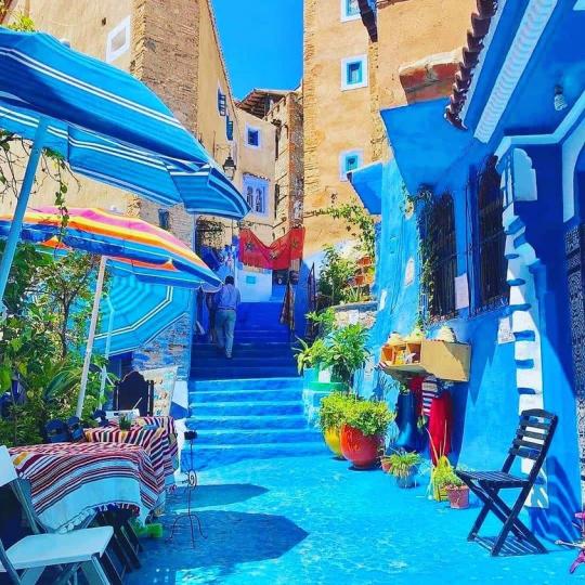 位於摩洛哥的水藍色小鎮舍夫沙萬...