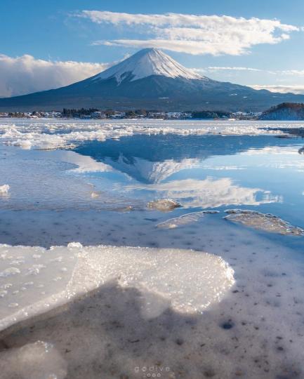 冬天的富士山依舊壯觀如畫...