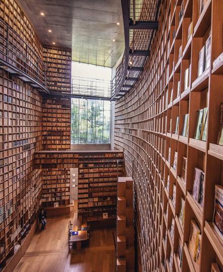 日本大阪的圖書館像是魔法世界...