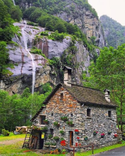 瑞士的「石板屋村莊」佛羅里歐...