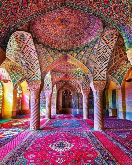 伊朗的粉紅清真寺看起來既莊嚴又漂亮...
