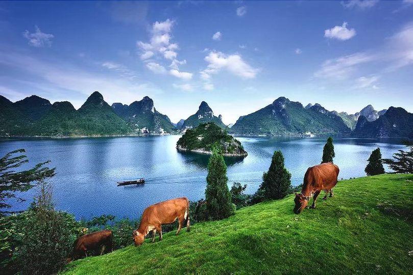 Scenic area (大龙湖景区) is famous for its beautiful #mountains and water...