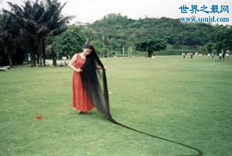 謝秋萍是中國吉尼斯紀
緑保持者,擁有世界最
長頭髮,在2004年5月
8日以5.627米長頭髮
打破健力士紀錄...