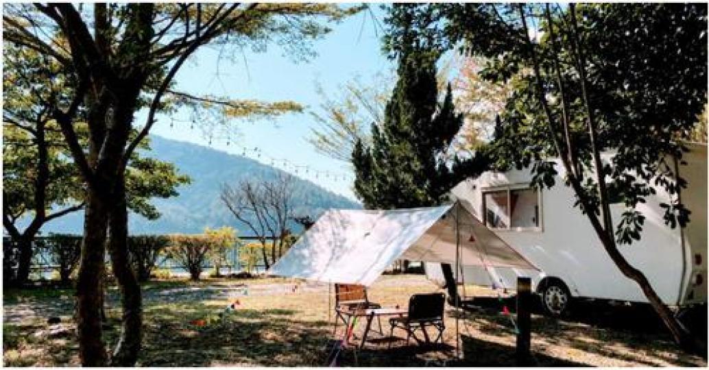 在湖邊露營真的超浪漫...