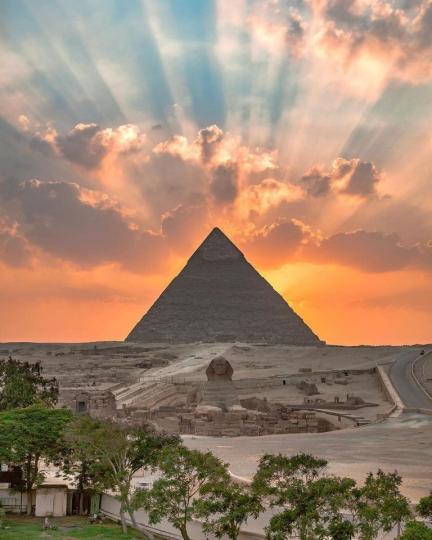 埃及金字塔是全球知名且神秘的景點...