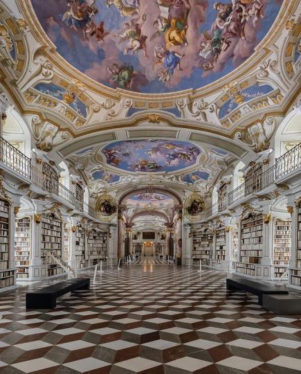 世界最大修道院圖書館之一的「阿德蒙特圖書館」...