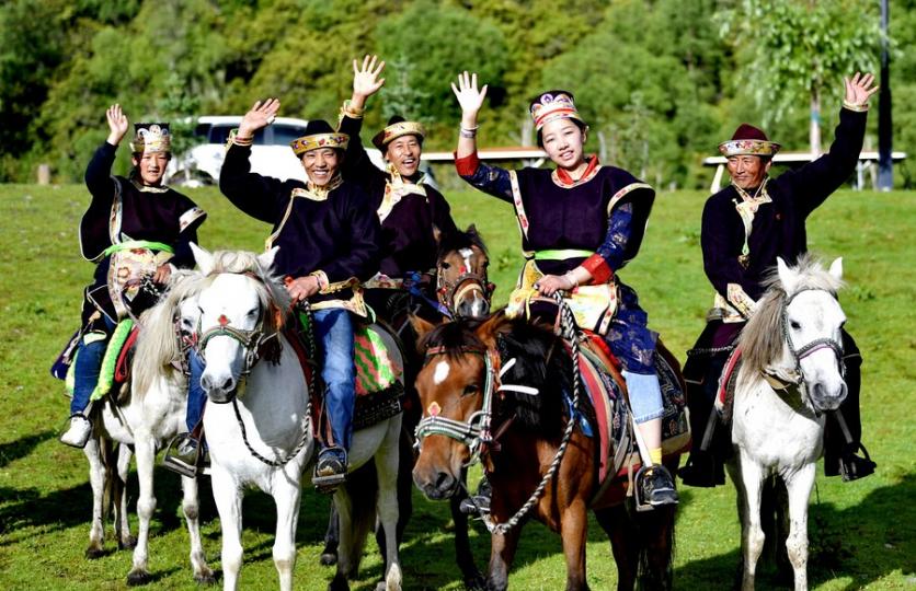 Tibet hosts culture, tourism expo on "roof of the world"...