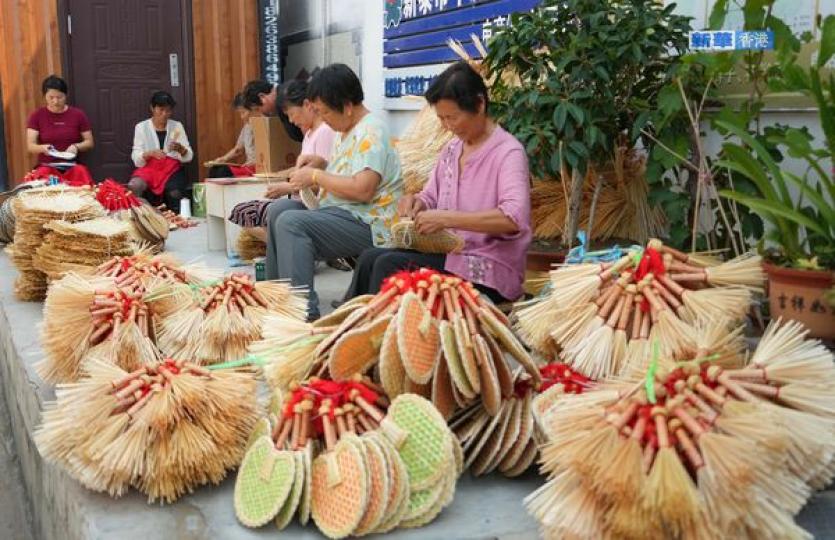 山東新泰：小小麥稈扇拓寬農家致富路...