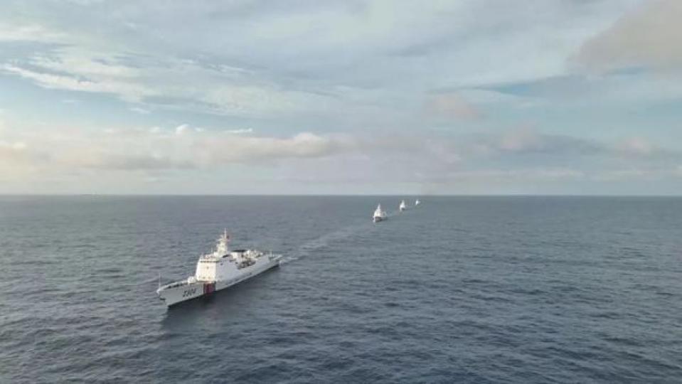 海警2304艦艇編隊位台島以東海域開展綜合執法演練...