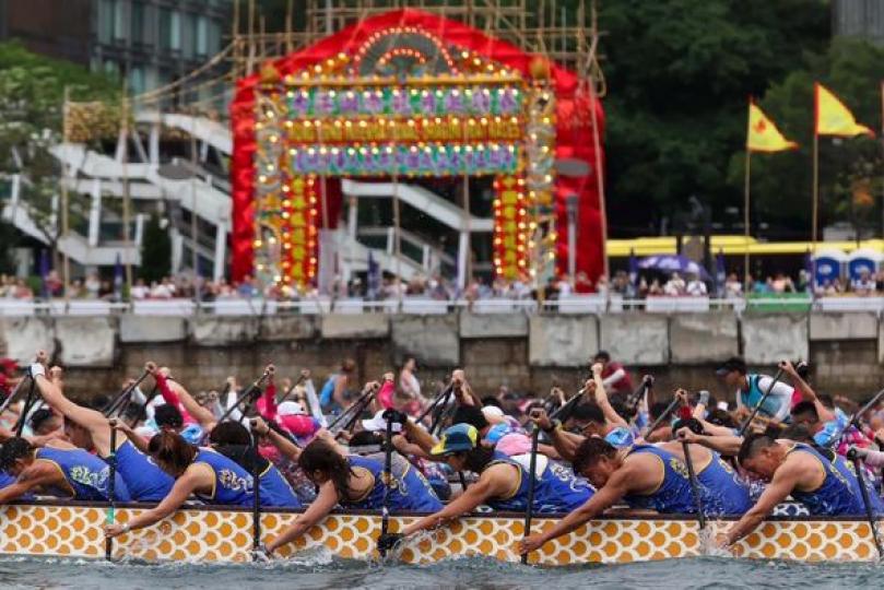 The Thrill of Dragon Boat Racing ,.....