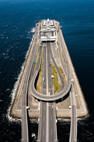 全球唯一「航空母艦式跨海大橋」設計超驚豔...