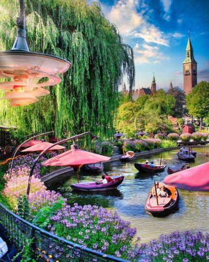 蒂沃利花園（Tivoli Gardens）是哥本哈根著名的主題公園...