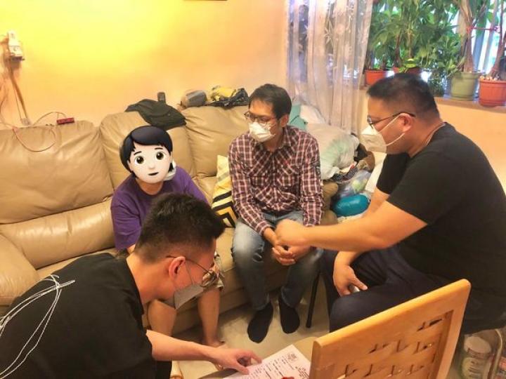服務業總工會得悉一名女保安因鐵閘倒塌被壓傷不幸離世,香港護衛及物業管理從業員總會主席麥億昌,聯同工聯會立法會議員陸頌雄、工聯職安健協會同事探訪工友家屬,關心慰問並給予慰問金。... 服務業總工會得悉一名女保安因鐵閘倒塌被壓傷不幸離世,香港護衛及物業管理從業員總會主席麥億昌,聯同工聯會立法會議員陸頌雄、工聯職安健協會同事探訪工友家屬,關心慰問並給予慰問金。...