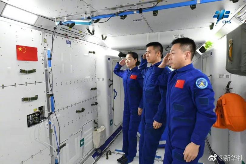 中國航天員首次在太空歡度國慶...
