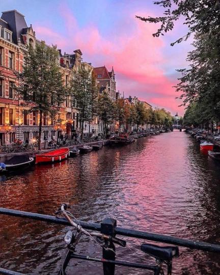 荷蘭阿姆斯特丹的日落...