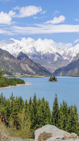 西藏然烏湖 · 三山對撞出平湖...
