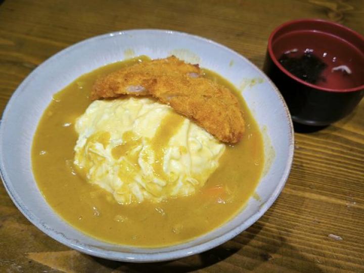 ...日本人主理的蛋包飯...