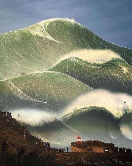 看到30公尺高的震撼巨浪...