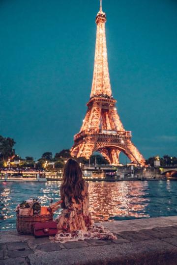 巴黎的空氣裡充滿了浪漫氣息...